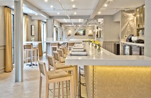 Cocktail bar - The Inn at Saratoga, Tapestry Collection by Hilton (Saratoga)