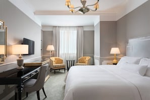 Classic Room, 1 King Bed, Non Smoking | Premium bedding, down comforters, minibar, in-room safe