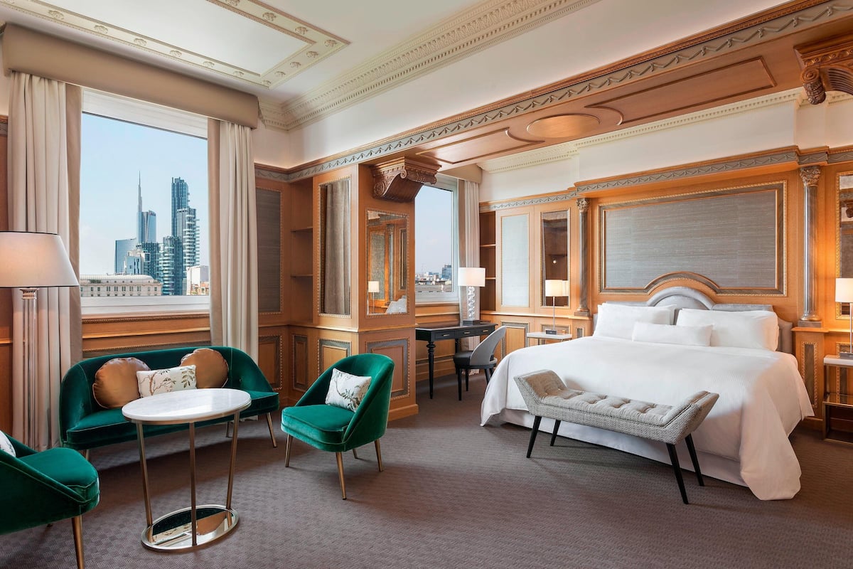 Junior Suite, 1 King Bed, Non Smoking | 1 bedroom, premium bedding, down comforters, minibar