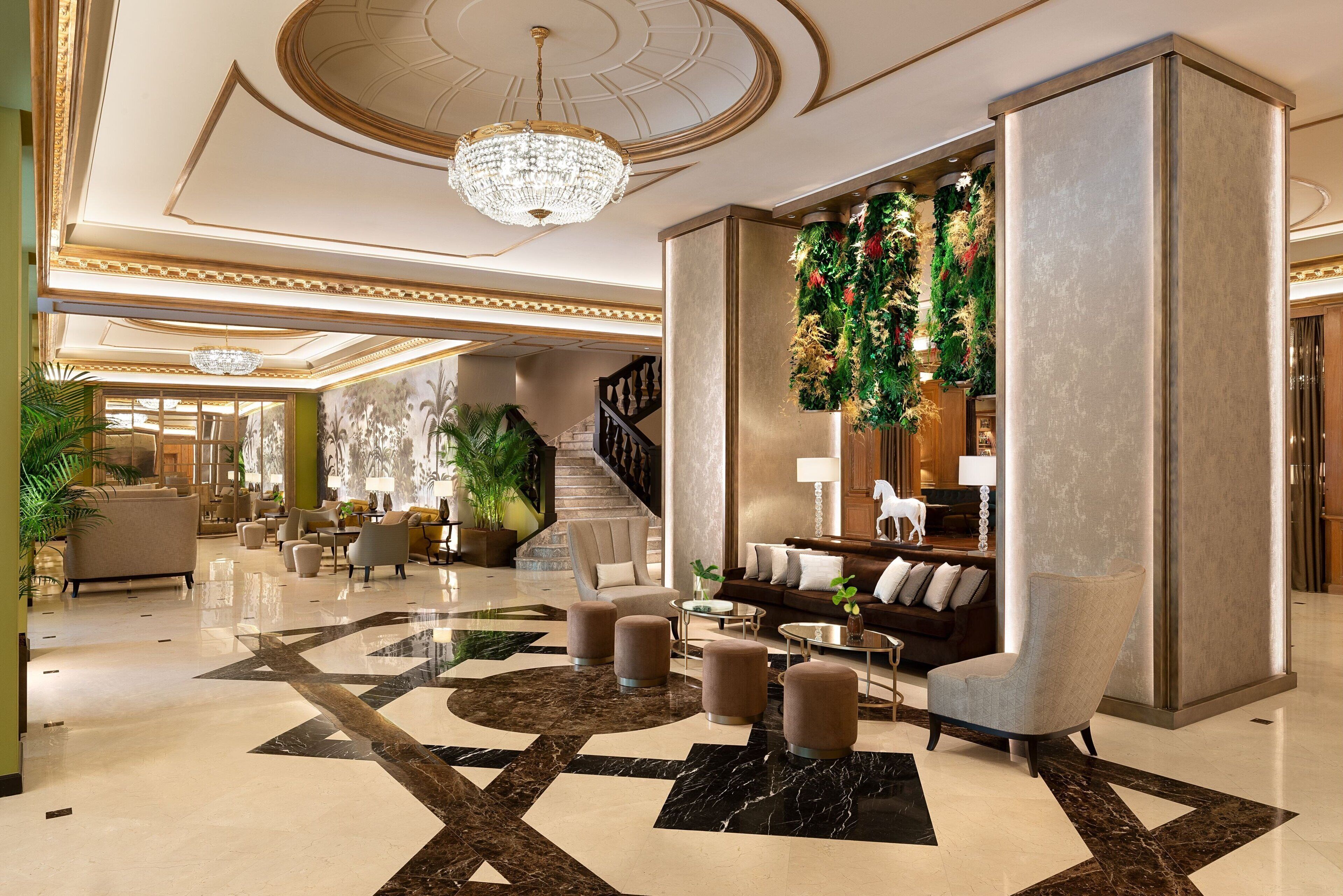 serves lunch and brunch