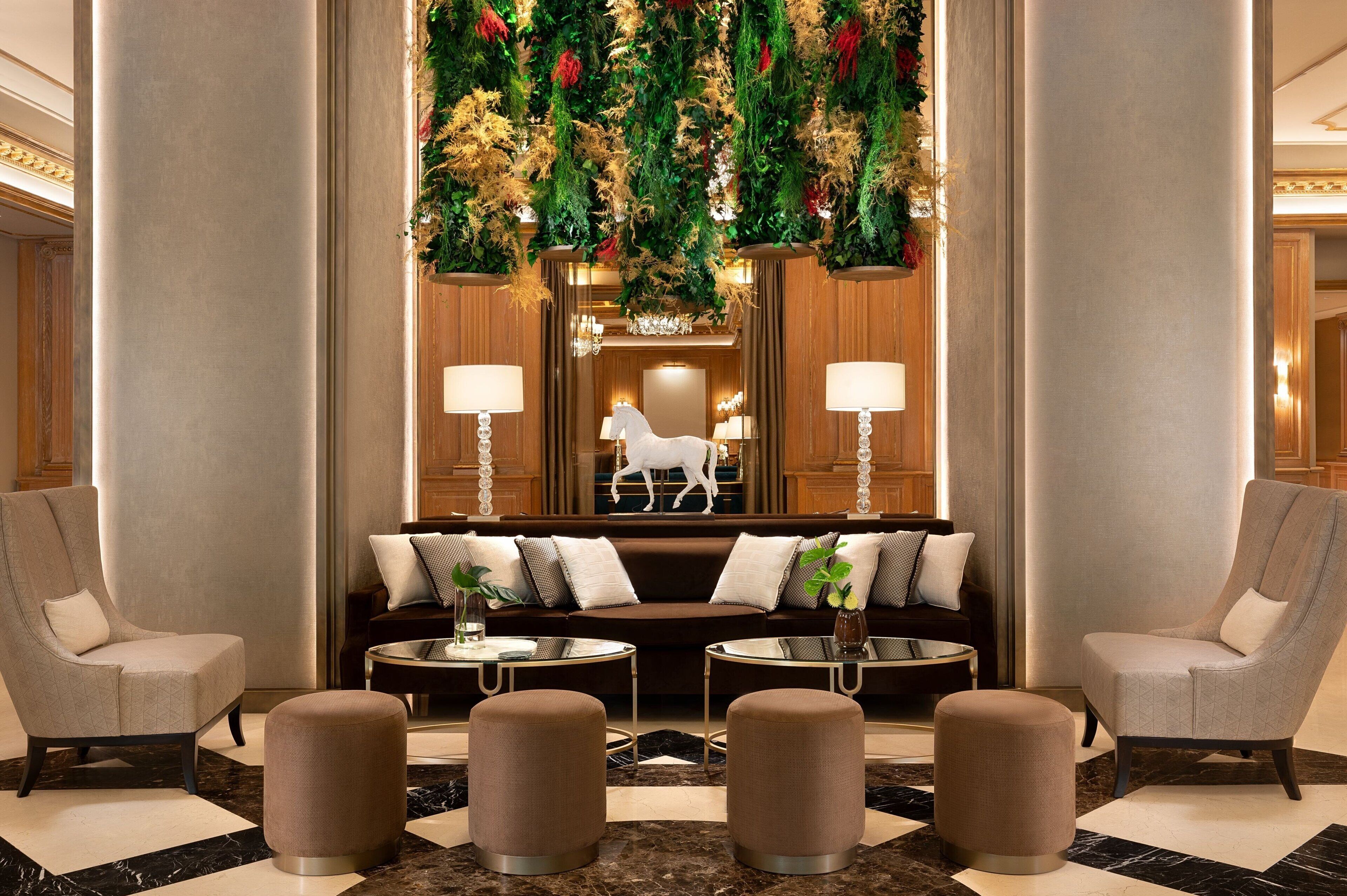 serves lunch and brunch