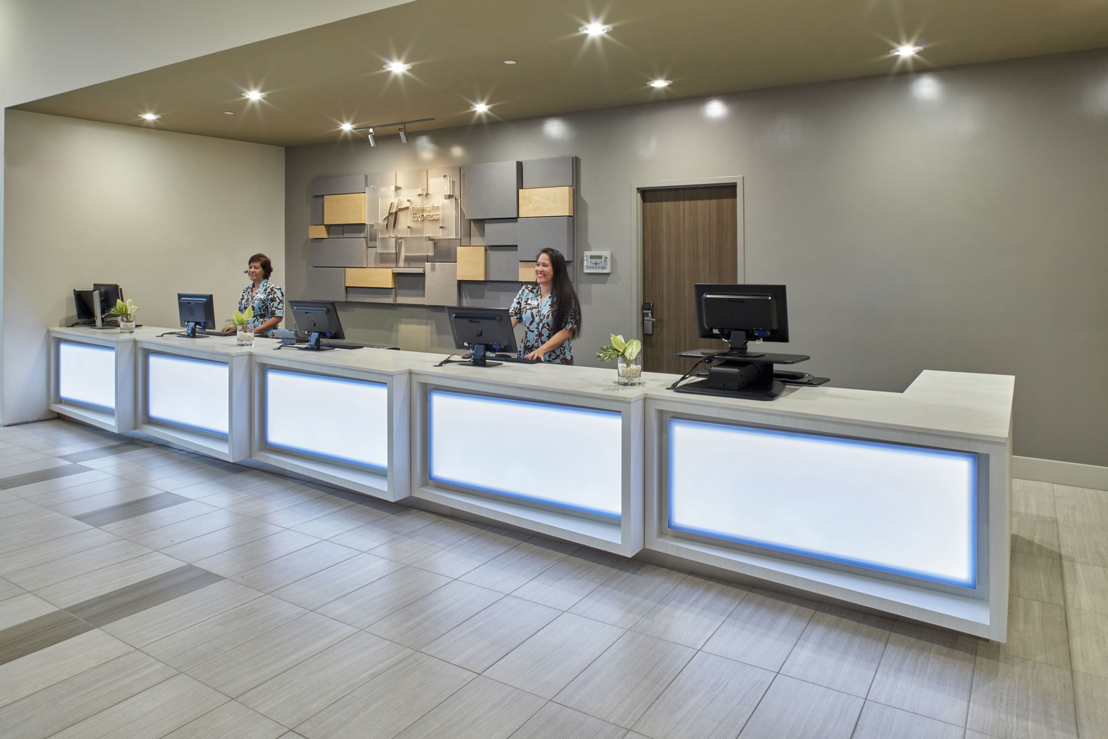 Photo - Holiday Inn Express Waikiki by IHG