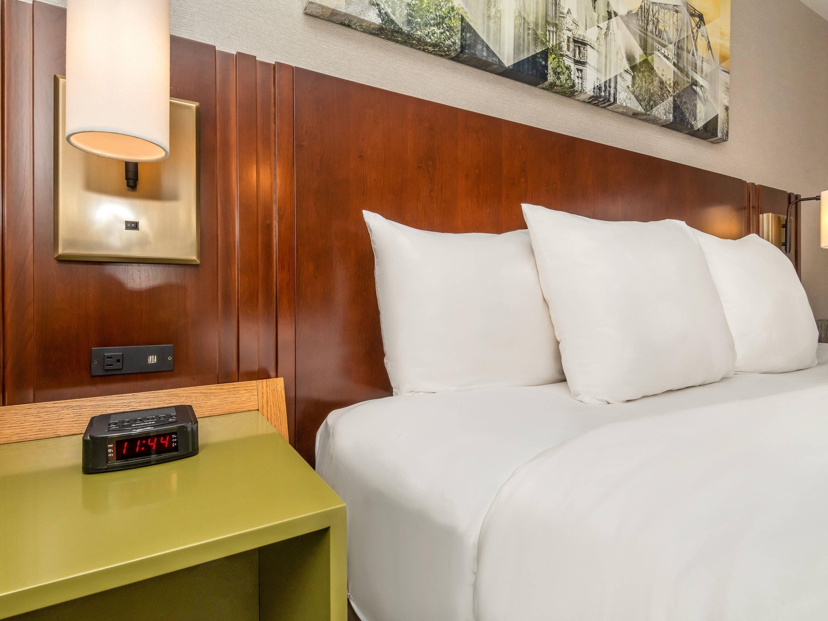 Chambre, 1 très grand lit, non-fumeurs (2nd Floor) | Literie de qualité supérieure, surmatelas, décoration personnalisée