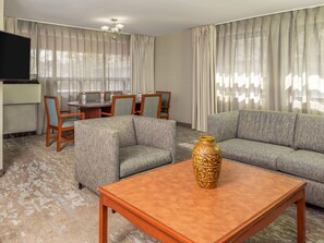 Premium bedding, pillowtop beds, individually decorated - Comfort Inn Kanata Ottawa West (Ottawa)