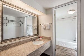 Free toiletries, hair dryer, towels - Days Inn & Suites by Wyndham Lodi (Lodi)