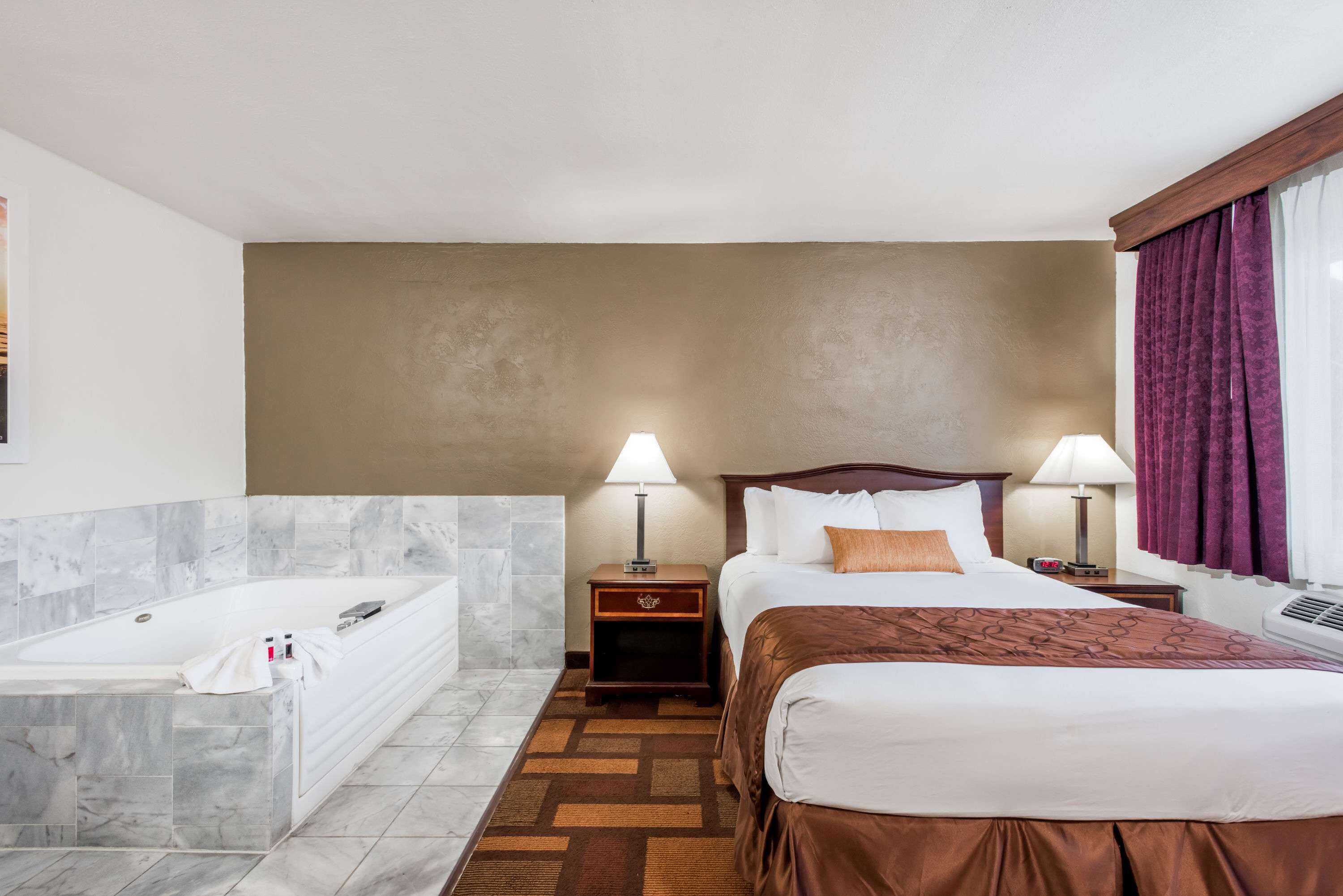 Studio Suite, Multiple Beds, Non Smoking | Jetted tub