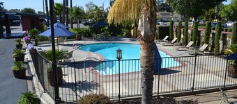 Days Inn & Suites by Wyndham Lodi