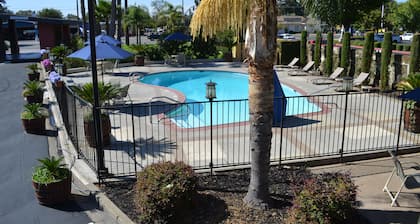 Days Inn & Suites by Wyndham Lodi