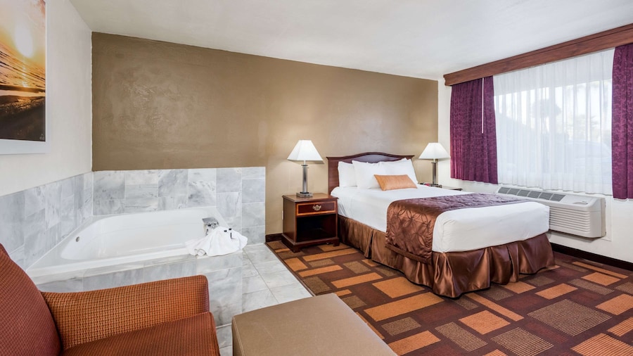 Days Inn & Suites by Wyndham Lodi