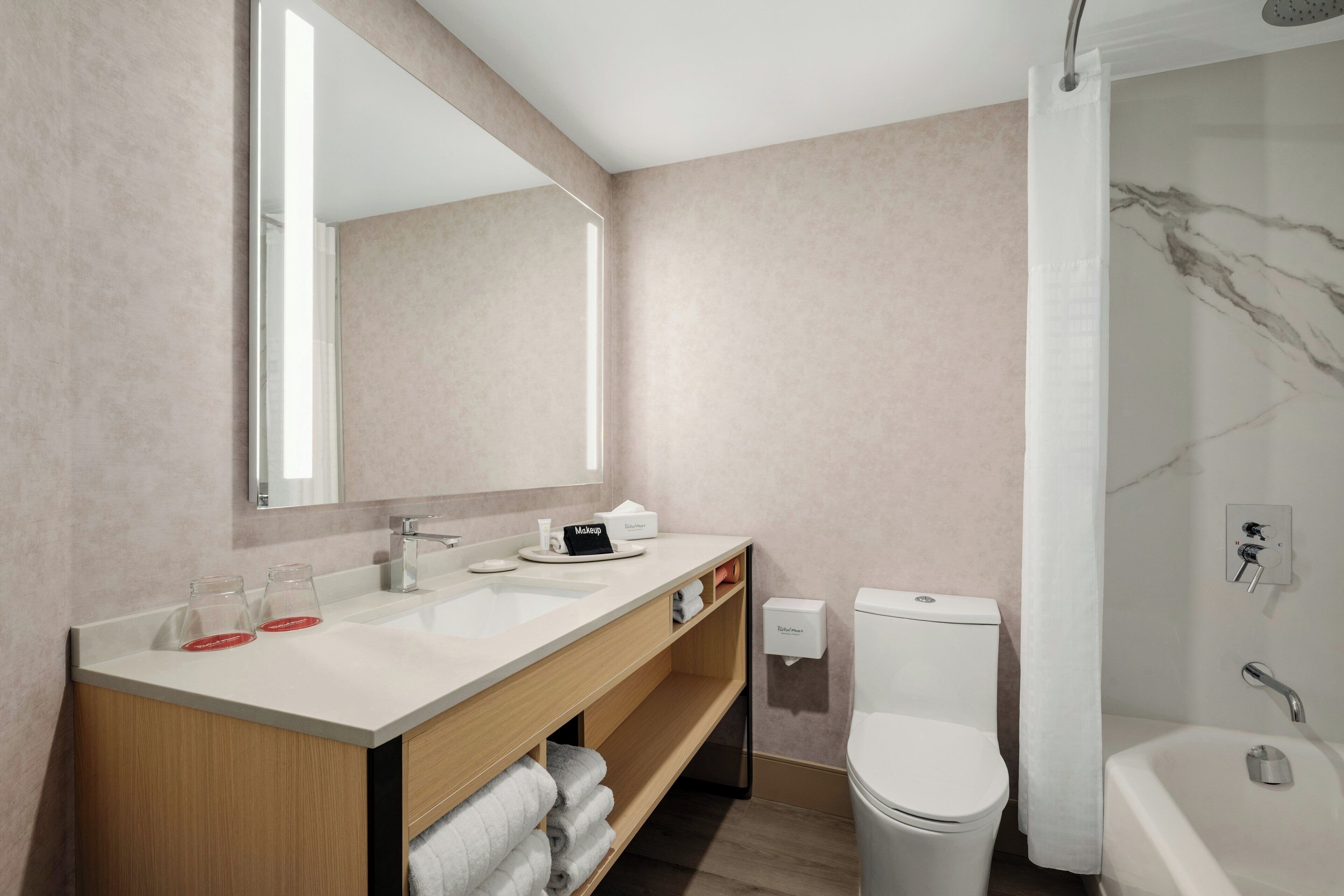 Photo - Red Roof Inn PLUS+ Vancouver Airport