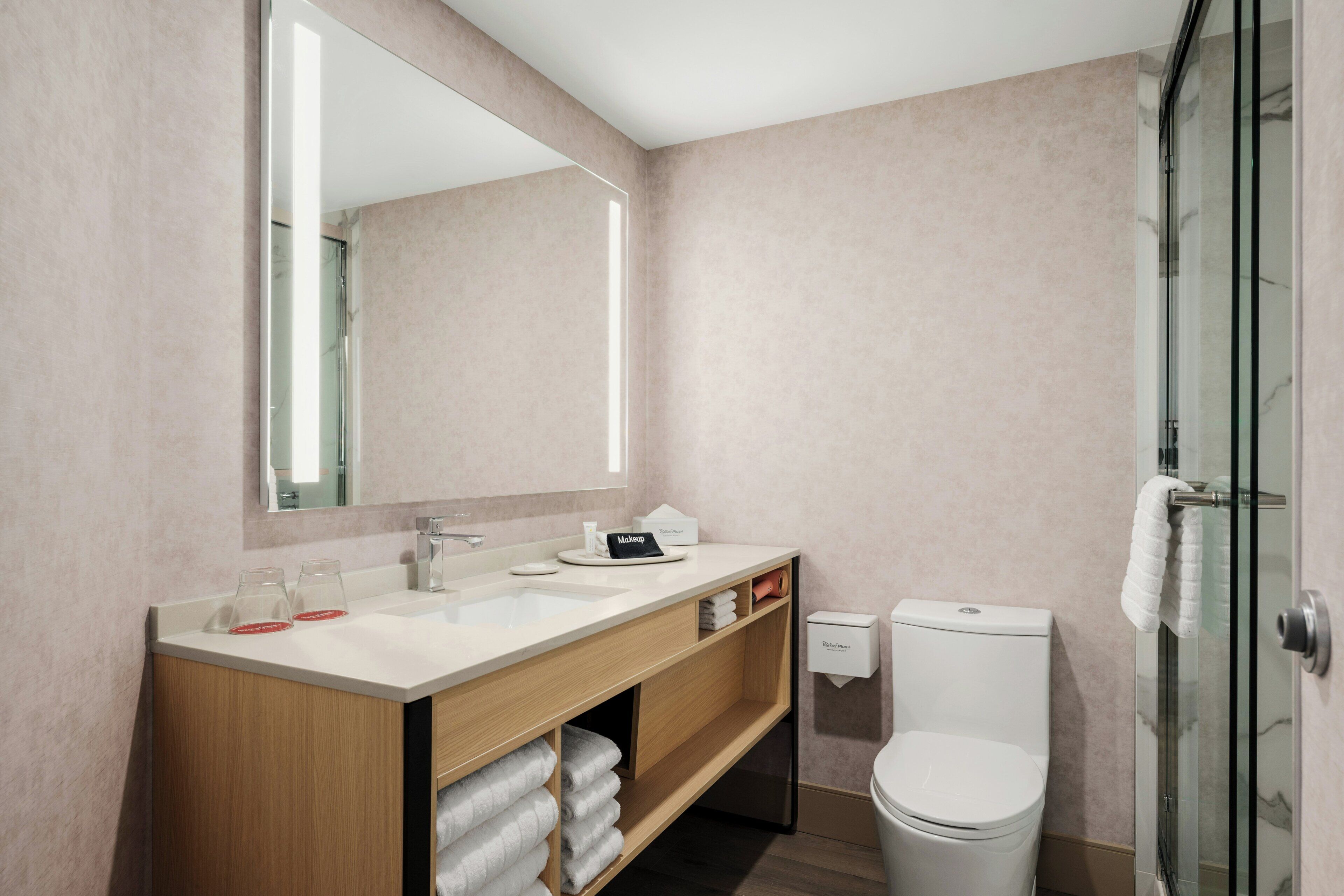 Photo - Red Roof Inn PLUS+ Vancouver Airport