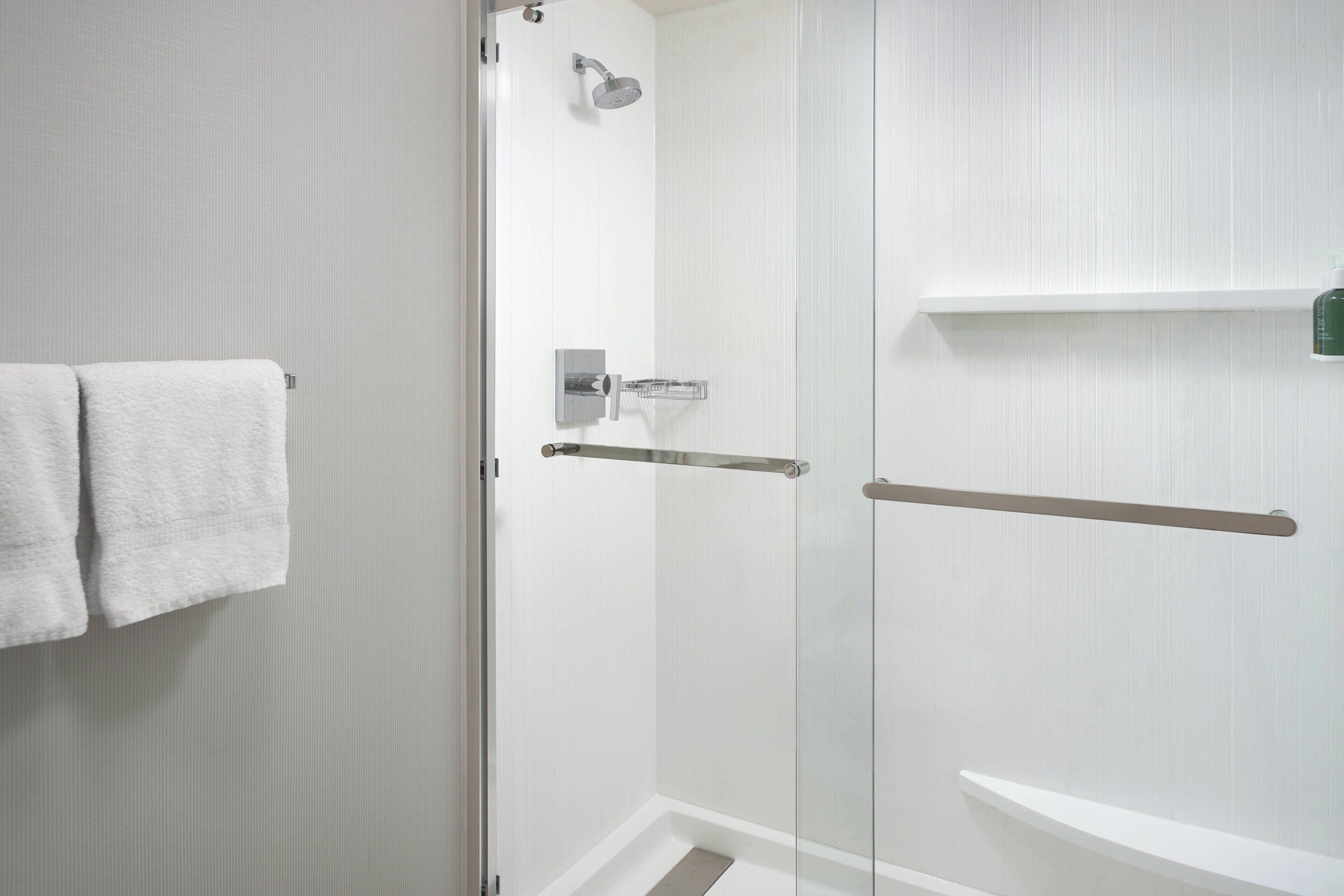 combined shower/bathtub, free toiletries, hair dryer, towels