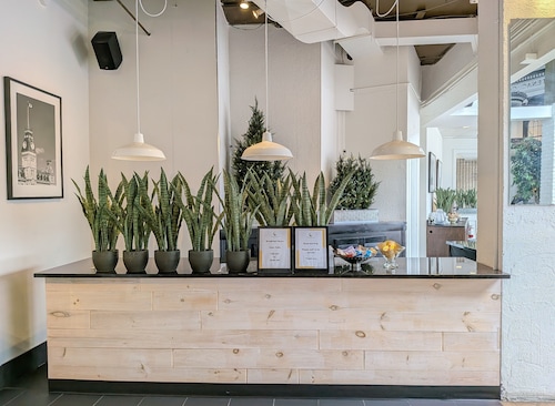 Confederation Place - Hotel