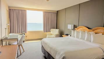 Chambre, trĂšs grand lit, vue sur lac