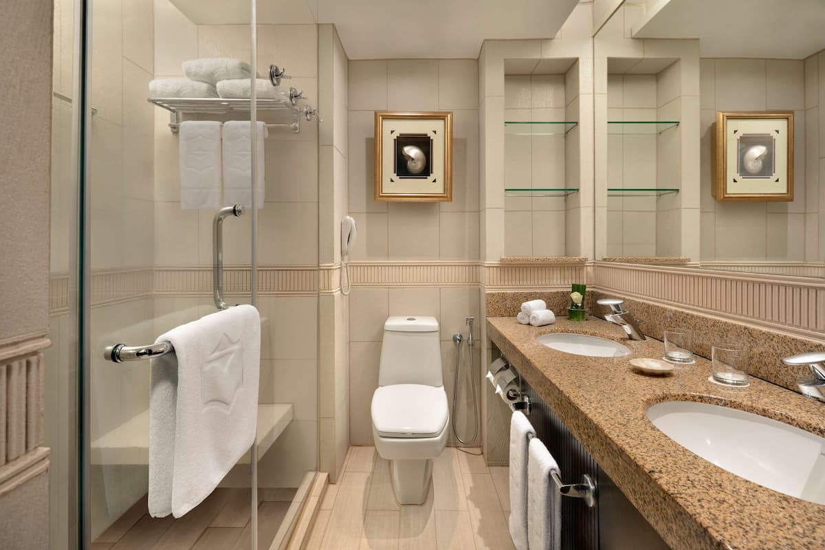 executive suite, 1 king bed, sea view | bathroom | shower, free toiletries, hair dryer, bathrobes