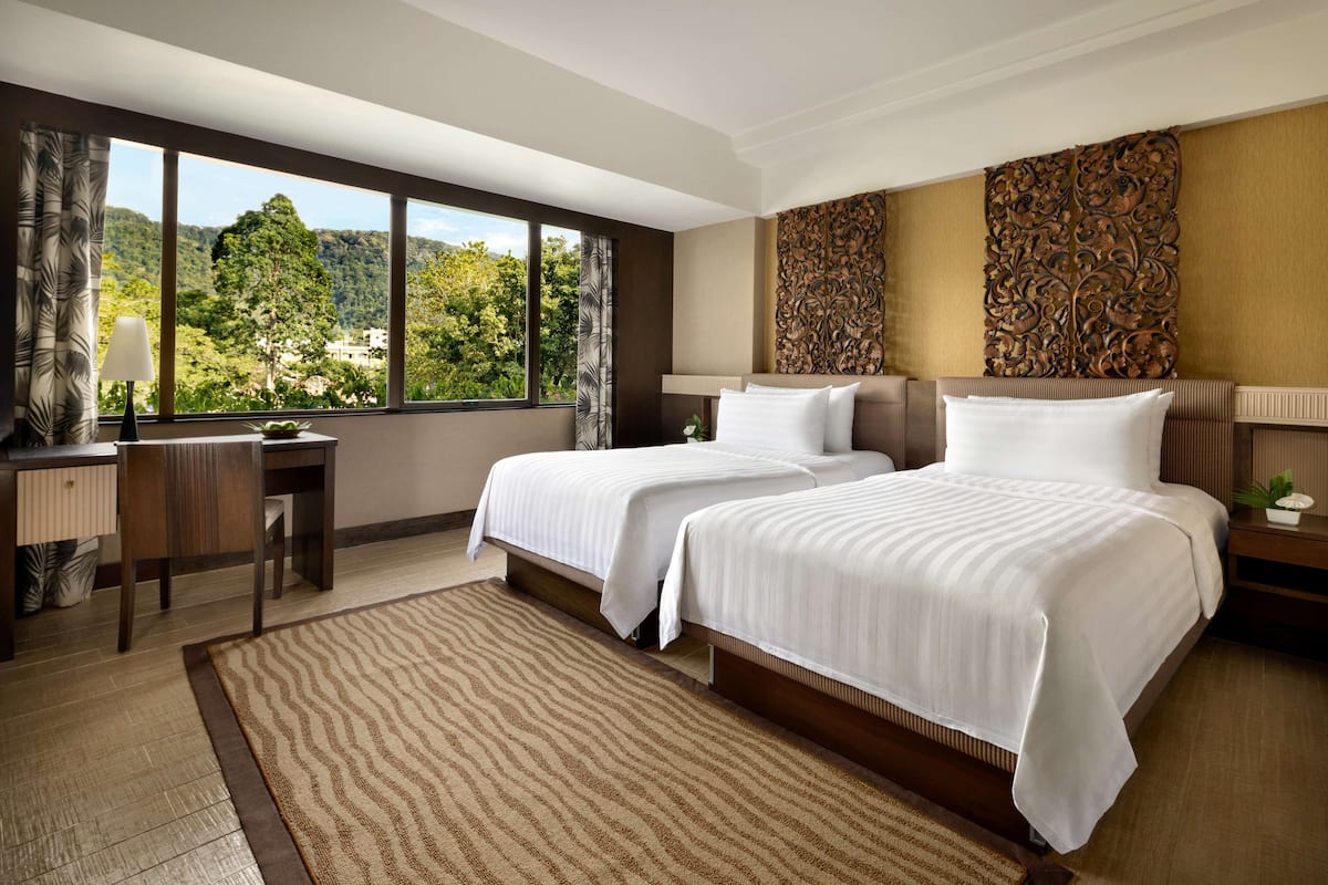 Superior Room, 2 Twin Beds | Hypo-allergenic bedding, minibar, in-room safe, desk