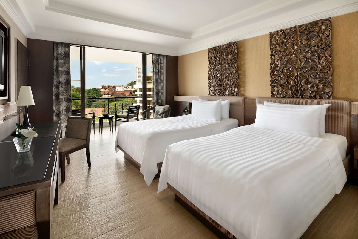 Executive Room, 2 Twin Beds, Sea View | Hypo-allergenic bedding, minibar, in-room safe, desk
