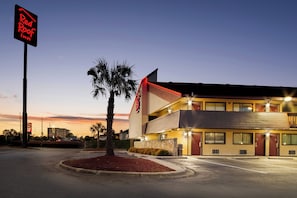 Unclassified image, 2 of 35, button - Red Roof Inn Columbia East - Ft Jackson (Columbia)