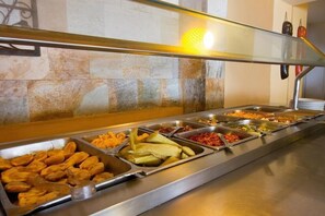 2 间餐厅，供应早餐