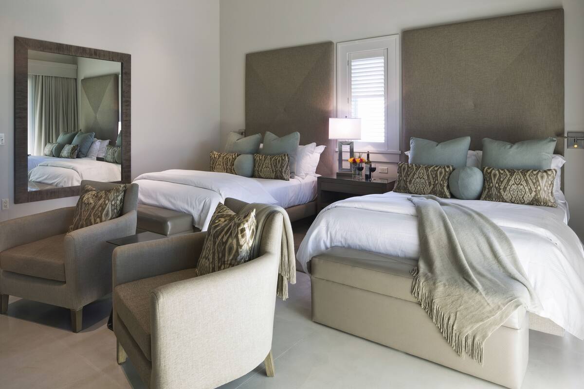 Premium bedding, in-room safe, iron/ironing board, WiFi (free)