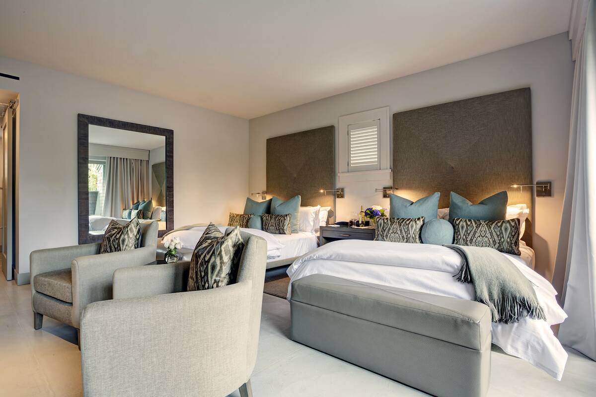 Premium bedding, in-room safe, iron/ironing board, WiFi (free)