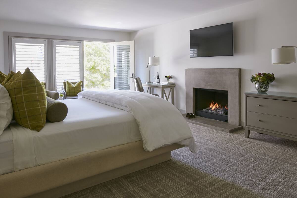 Cellar King | Premium bedding, in-room safe, iron/ironing board, WiFi (free)