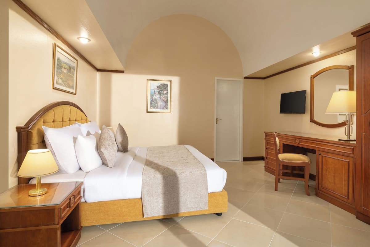 1 bedroom, minibar, in-room safe, desk