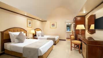 Superior Room, Garden View | Minibar, in-room safe, desk, blackout drapes