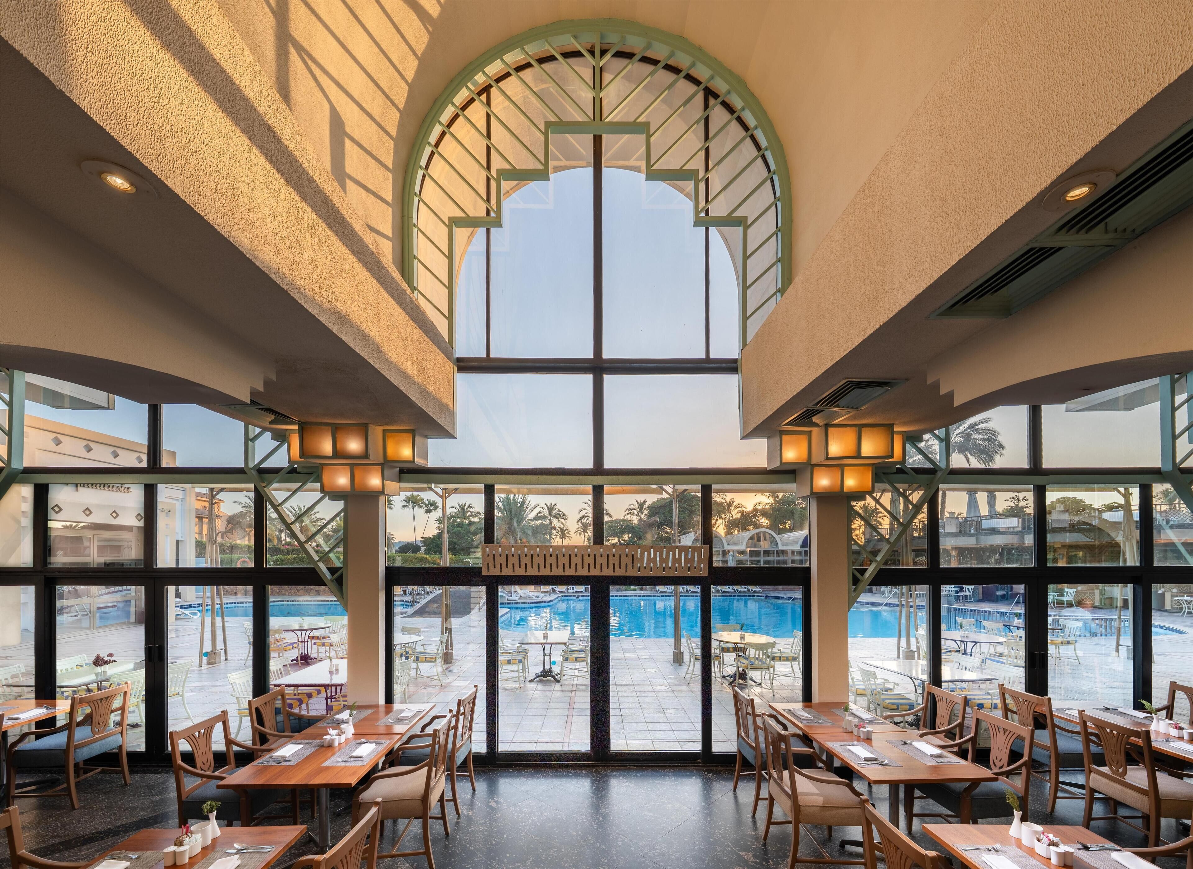 2 Restaurants, Frühstück, Mittagessen, Abendessen, internationale Küche