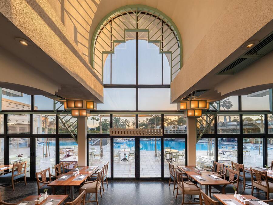 2 restaurants, breakfast, lunch, dinner served; international cuisine