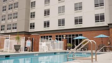 Outdoor pool, open 7:00 AM to 10:00 PM, pool loungers