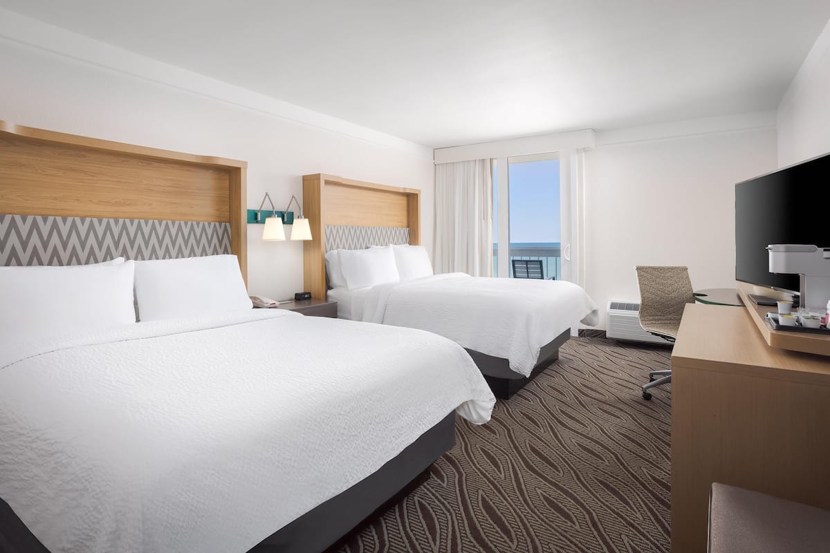 In-room safe, desk, iron/ironing board, internet (free)