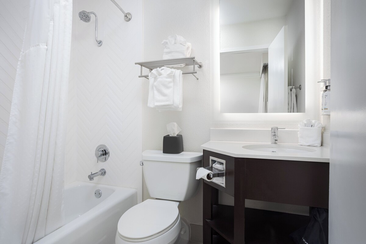 Room, 2 Queen Beds, Balcony, City View | In-room safe, desk, iron/ironing board, internet (free)