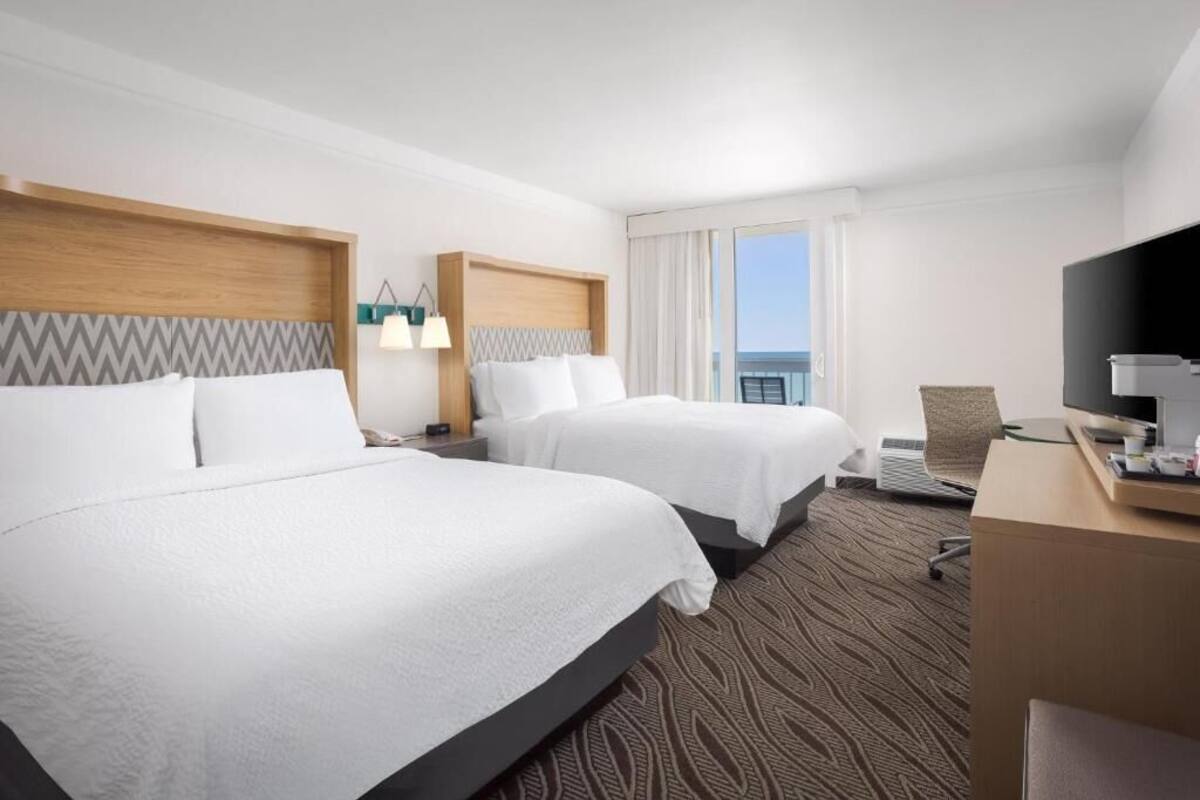 In-room safe, desk, iron/ironing board, internet (free)