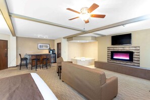 Deluxe Studio Suite, 1 King Bed, Non Smoking | Individually decorated, individually furnished, desk, laptop workspace - AmericInn by Wyndham Janesville (Janesville)