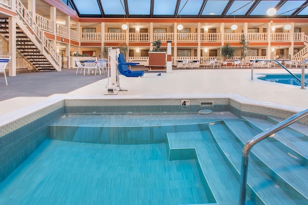 Tina de hidromasaje al aire libre