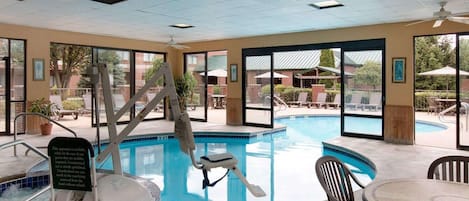 Alberca techada y alberca al aire libre por temporada