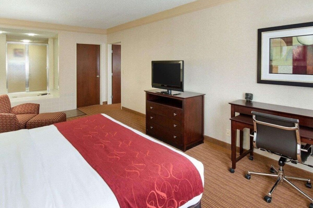 Desk, iron/ironing board, free WiFi, bed sheets