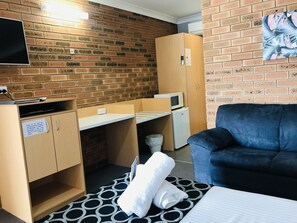 Chambre Deluxe, non-fumeur | 1 chambre, bureau, système d’insonorisation, fer et planche à repasser