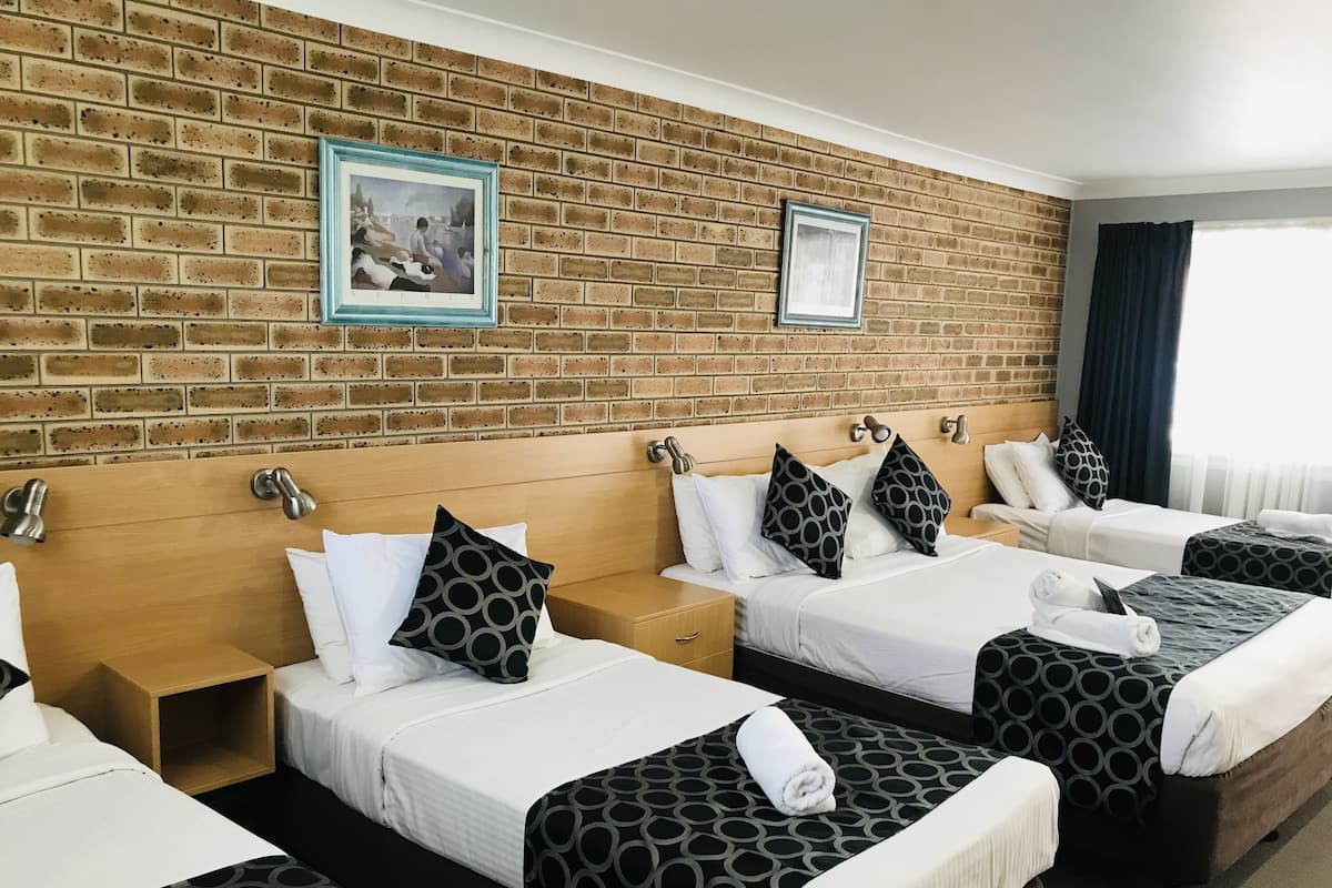 Family Suite, 1 Bedroom, Non Smoking, Kitchenette (Open plan family room) | 1 bedroom, individually decorated, individually furnished, desk