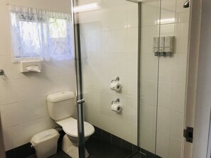 Budget Room (Next to Highway) | Bathroom | Shower, eco-friendly toiletries, hair dryer, towels