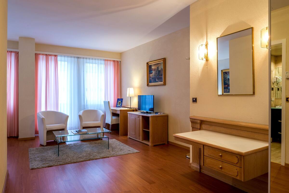 Suite Junior, 1 grand lit | Coin séjour