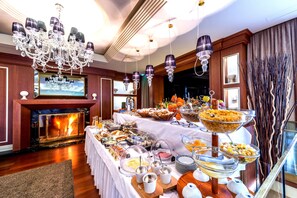 Daily buffet breakfast (CHF 26.00 per person)