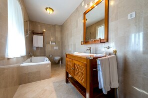 Bañera, bañera profunda y artículos de higiene personal ecológicos