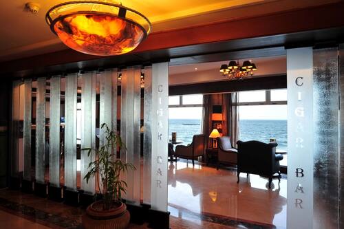 2 bars/lounges, sports bar