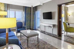 Suite, 1 llit de matrimoni gran, vistes al mar | Roba de llit d'alta qualitat, minibar i caixa forta a l'habitació 