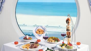 3 restaurantes: opção de café da manhã, almoço e jantar