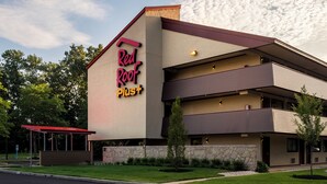 A Red Roof Plus hotel with a modern architectural design, featuring a prominent signage and a landscaped front yard. - Red Roof Inn PLUS+ Wilmington - Newark (Newark)