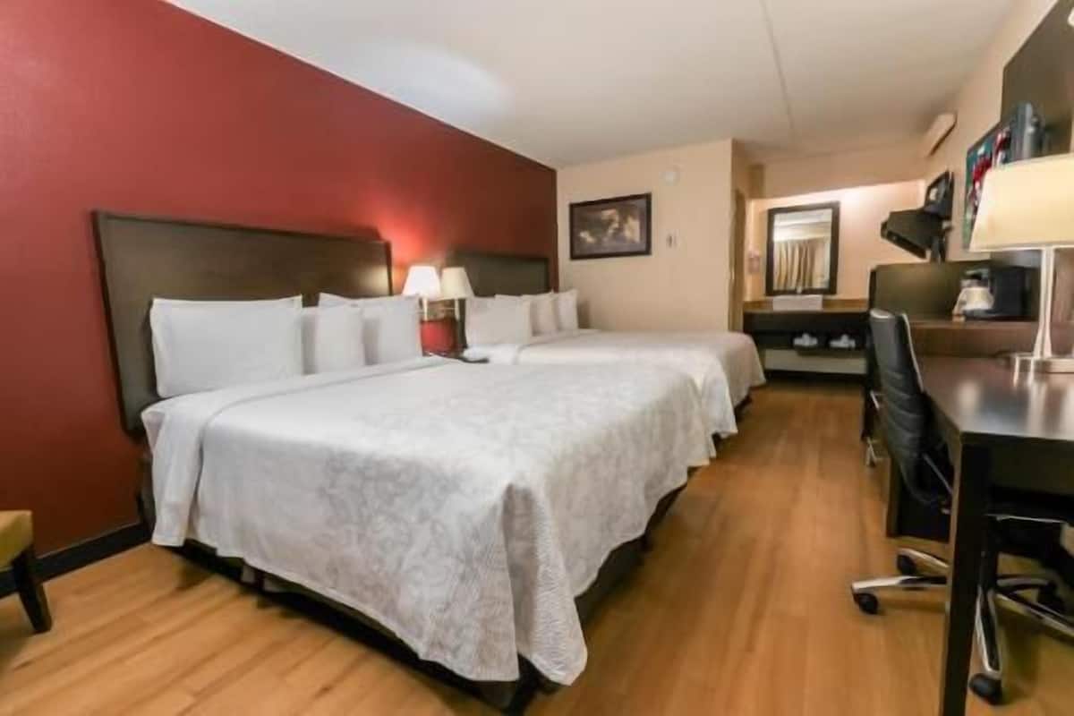 Premium bedding, in-room safe, desk, blackout drapes