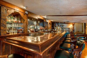 Bar (trong khuôn viên)